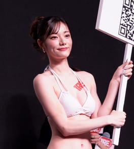 宮下玲奈（AV女優）の写真
