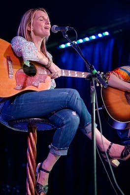 Photo of Nina Gordon