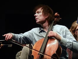 Photo of Julian Lloyd Webber