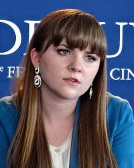 Photo of Tara Lynne Barr