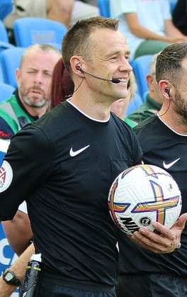 スチュアート・アトウェル（サッカー審判員）の写真