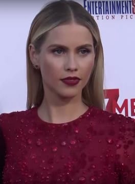 Photo of Claire Holt