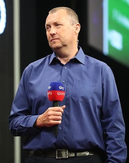 ウェイン・マーデル（ダーツ選手）の写真