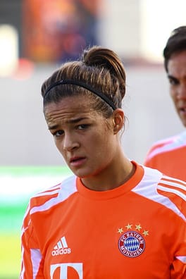 Photo of Lena Lotzen