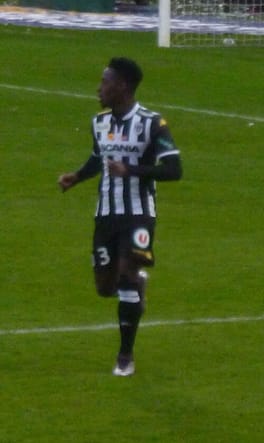 アルノル・ブカ・ムトゥ(サッカー選手)の写真