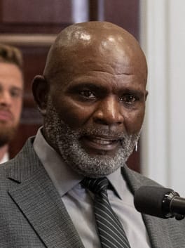 Photo of Lawrence Taylor