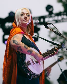 Photo of Elle King