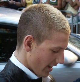 アレックス・ペティファー（俳優・モデル）の写真