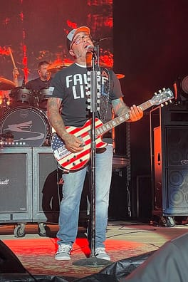 Photo of Aaron Lewis