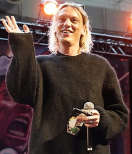 ジェイミー・キャンベル・バウアー(俳優・映画俳優)の写真