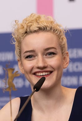 ジュリア・ガーナー（俳優・テレビ俳優）の写真