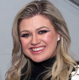Photo of Kelly Clarkson