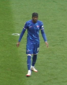 ノニ・マドゥエケ（サッカー選手）の写真