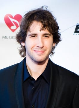 ジョシュ・グローバン（シンガーソングライター・オペラ歌手）の写真