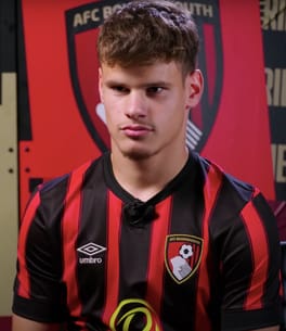 ケルケズ・ミロシュ（サッカー選手）の写真