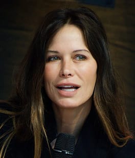 ローナ・ミトラ（俳優・歌手）の写真