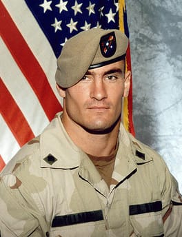 パット・ティルマン（アメリカンフットボール選手・兵士）の写真
