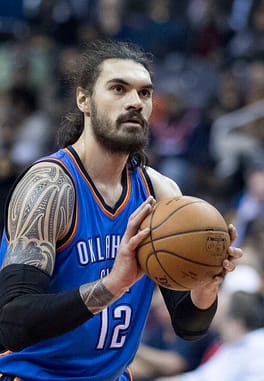 スティーブン・アダムズ（バスケットボール選手）の写真