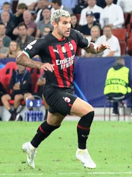 テオ・エルナンデス（サッカー選手）の写真