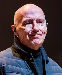 ミッジ・ユーロ（シンガーソングライター・ギタリスト）の写真