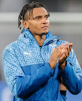 マヌエル・アカンジ（サッカー選手）の写真