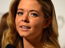 サーシャ・ピーターズ（俳優・モデル）の写真