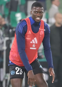 ママドゥ・サール（サッカー選手）の写真