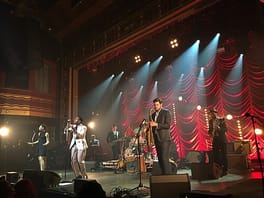 リオン・ブリッジズ（シンガーソングライター・俳優）の写真
