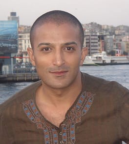 アディル・レイ（コメディアン・脚本家）の写真