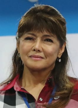 アイミー・マルコス（政治家・テレビ司会者）の写真