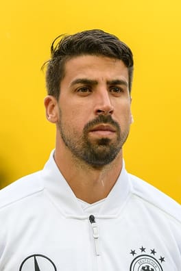 サミ・ケディラ（サッカー選手）の写真