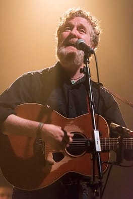 グレン・ハンサード（俳優・ストリートパフォーマー）の写真