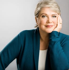 ジュリア・スウィーニー（テレビ俳優・俳優）の写真