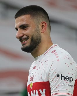 デニズ・ウンダフ（サッカー選手）の写真