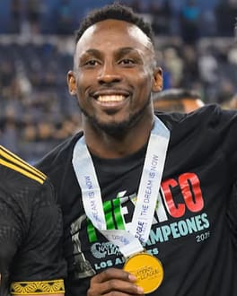 フリアン・キニョネス（サッカー選手）の写真