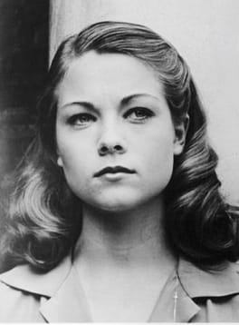 テレサ・ラッセル(モデル・テレビ俳優)の写真