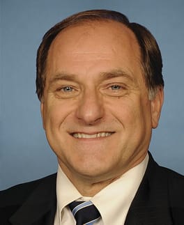 マイケル・カプアーノ（政治家・弁護士）の写真