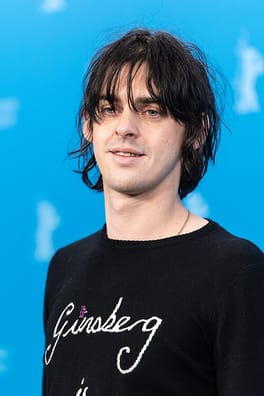 アール・ケイヴ(俳優)の写真