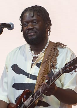 マイケル・キワヌカ（シンガーソングライター・音楽家）の写真