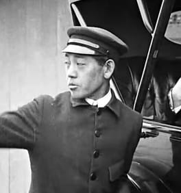 高野虎市（お抱え運転手・アシスタント）の写真