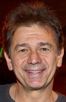 エイドリアン・ズメット(歌手・テレビ俳優)の写真