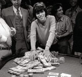 ストゥー・アンガー（ポーカー選手）の写真