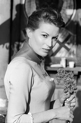 シルヴァーナ・マンガーノ（俳優・映画俳優）の写真