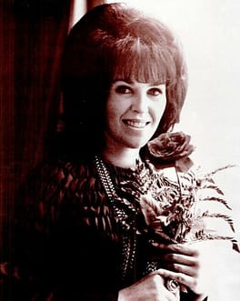 ワンダ・ジャクソン（歌手・ギタリスト）の写真