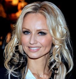 アドリアナ・カランブー(モデル・俳優)の写真