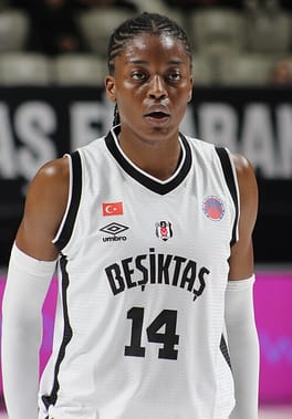 テミ・ファグベンル（バスケットボール選手）の写真