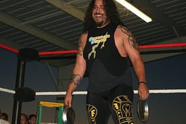 アファ・アノアイ・ジュニア（プロレスラー・アメリカンフットボール選手）の写真