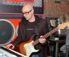 ウォーレン・ククルロ（ギタリスト・ソングライター）の写真