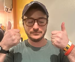 グリフィン・ニューマン（俳優・ポッドキャスター）の写真
