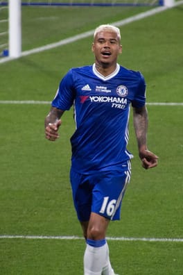 ロベルト・ケネディ・ヌネス・ド・ナシメント（サッカー選手）の写真